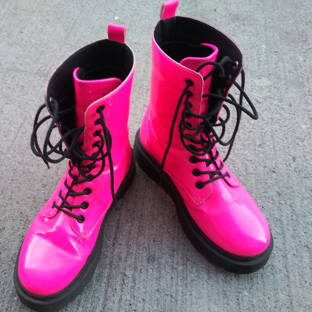 Wild Diva Neon Pink Size 7 Women's Combat Boots